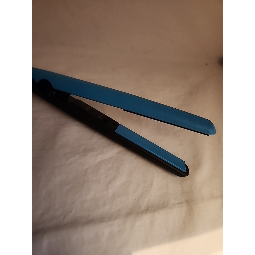 Intertek 7" Travel Size Flat Iron Hair Straightener With 3" Plate - Picture 2 of 7